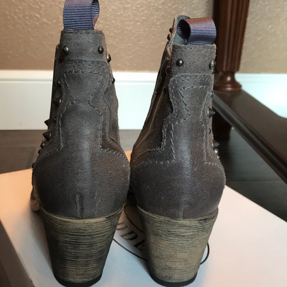 NEW IN BOX Steve Madden Concrete Grey Leather Booties Sz 8 - Picture 7 of 8